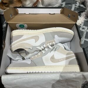 Nike shoes. Very good condition worn a a few times.